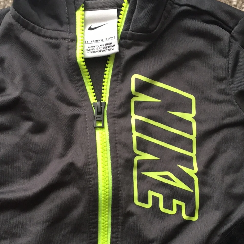 Nike 2 piece set (track suit) 3T - Picture 4 of 6